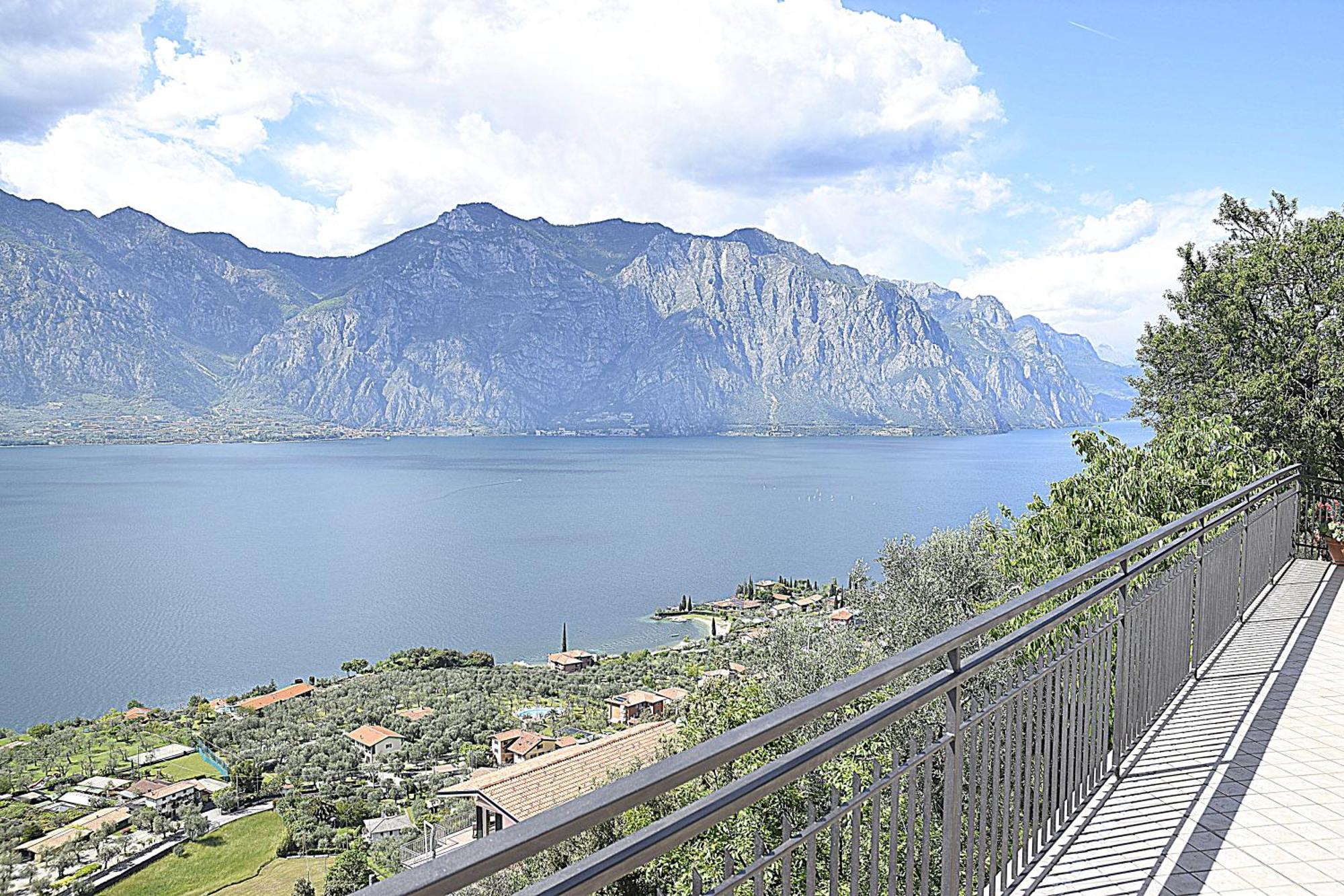 La Terrazza Sul Lago Apartment Malcesine Bagian luar foto